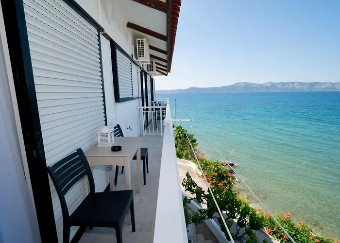 Chariklia * Asminion